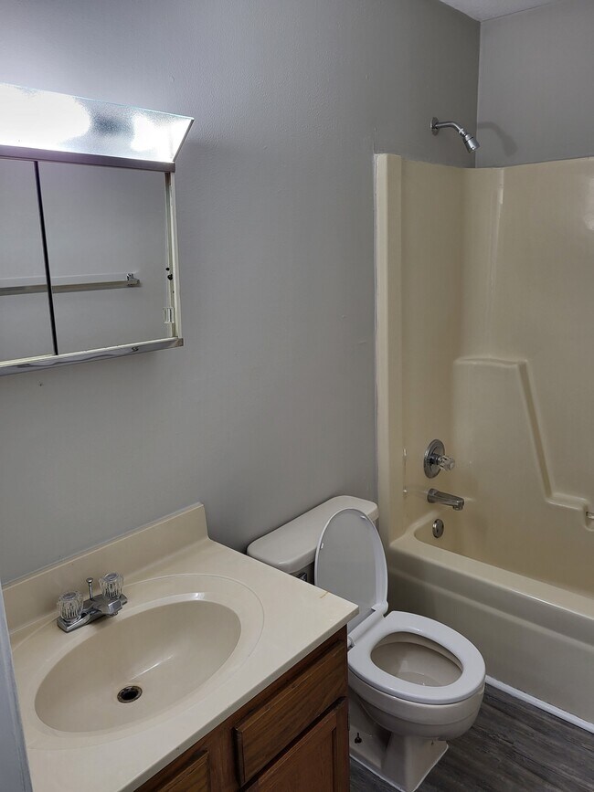 Foto del edificio - 225 Churchill Dr