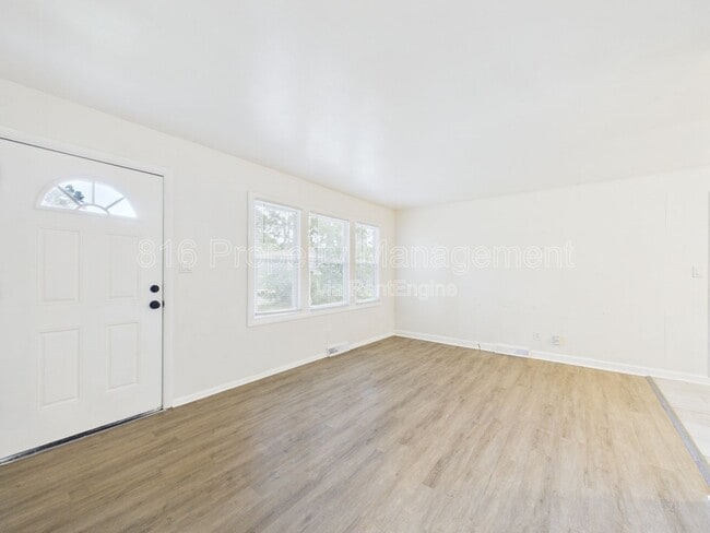 Building Photo - 11018 Booth Ave