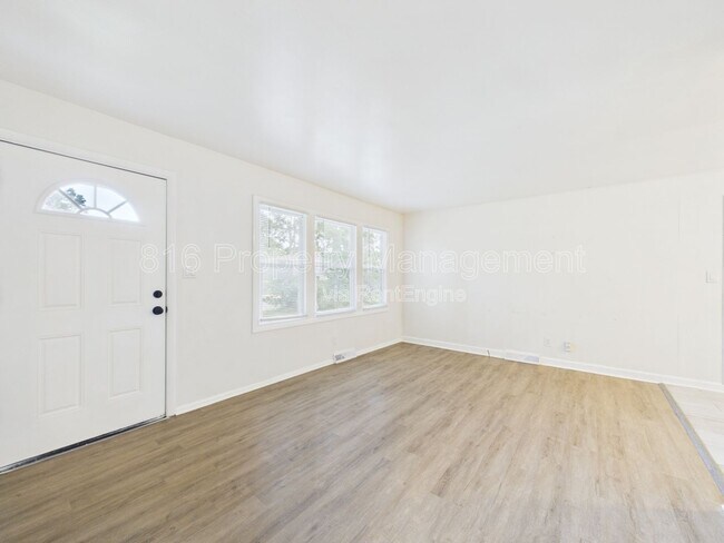 Foto del edificio - 11018 Booth Ave