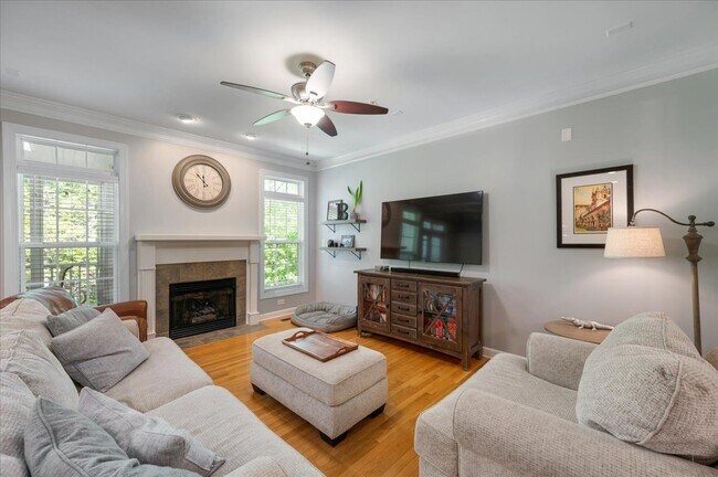 Building Photo - Luxury Townhome in Chapel Hill Lake Hogan ...