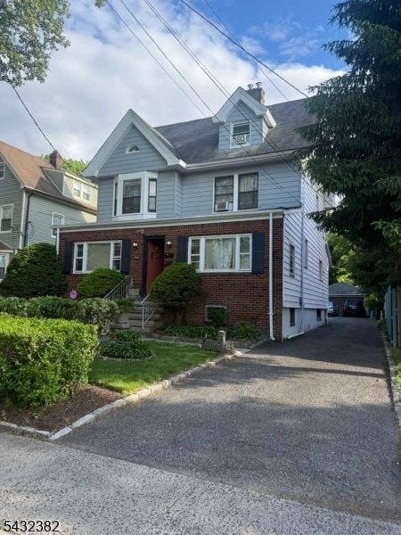 Building Photo - 558 Argyle Ave
