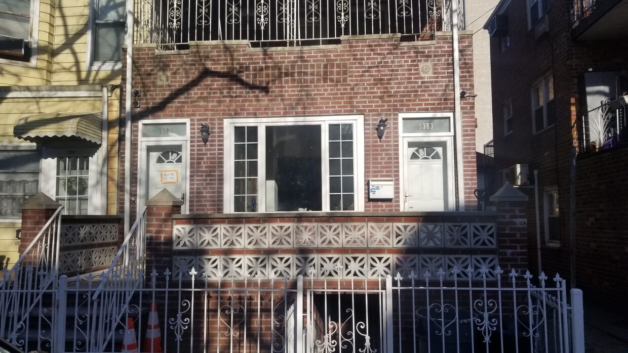 Primary Photo - 1383 E 14th St