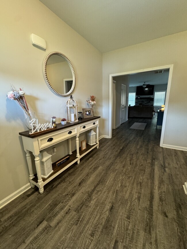 Foto del edificio - 6365 Woodland Station Dr