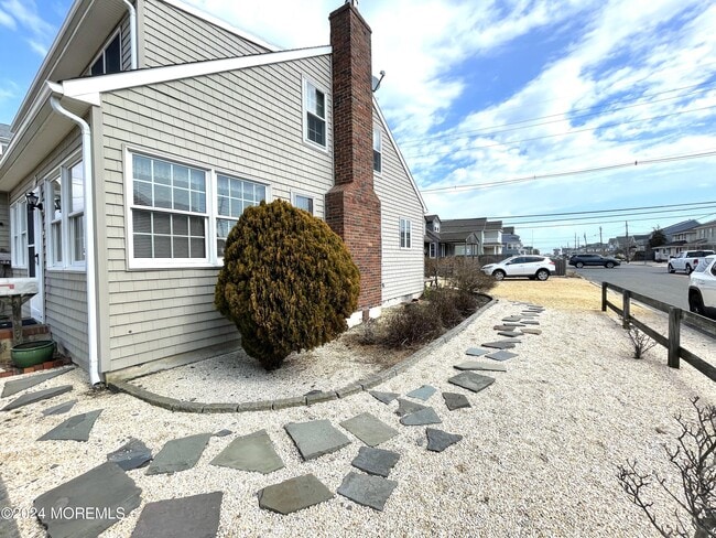 Building Photo - 207 Bay Blvd