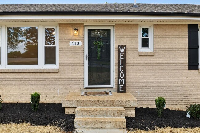 Building Photo - Sango Beauty With Finished Basement!