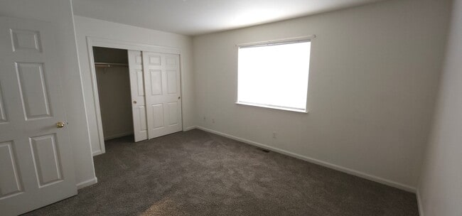 Building Photo - 660 Sunny Ln