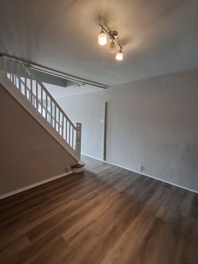 Building Photo - Charming row home in Norristown, voucher h...