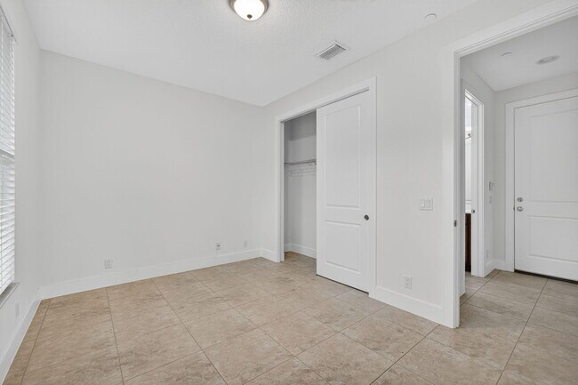 Foto del edificio - 7089 Edison Pl