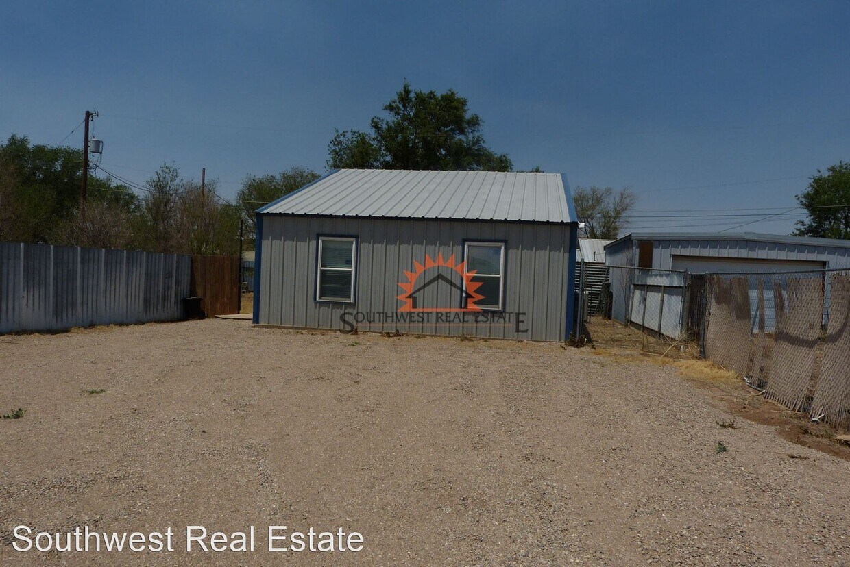 Primary Photo - 4 br, 1 bath House - 2400 W. Grand