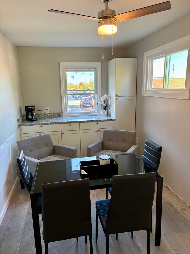 Foto del edificio - 7560 Mentor Ave