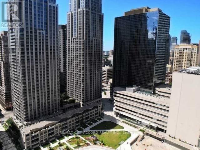 Building Photo - 386 Yonge St