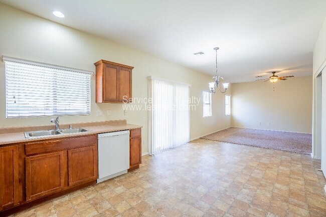 Foto del edificio - 15967 N Cristine Ln