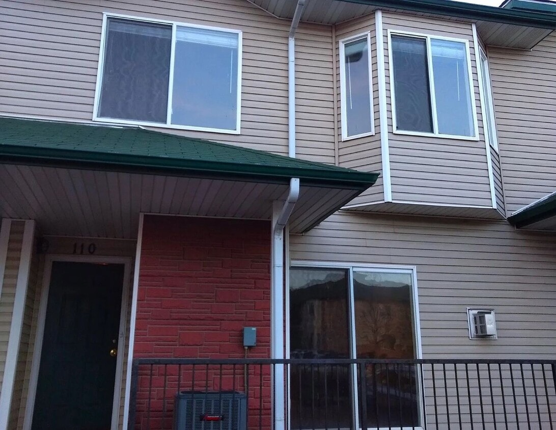 Primary Photo - 3 bedroom 1.5 bath close to Fort Carson