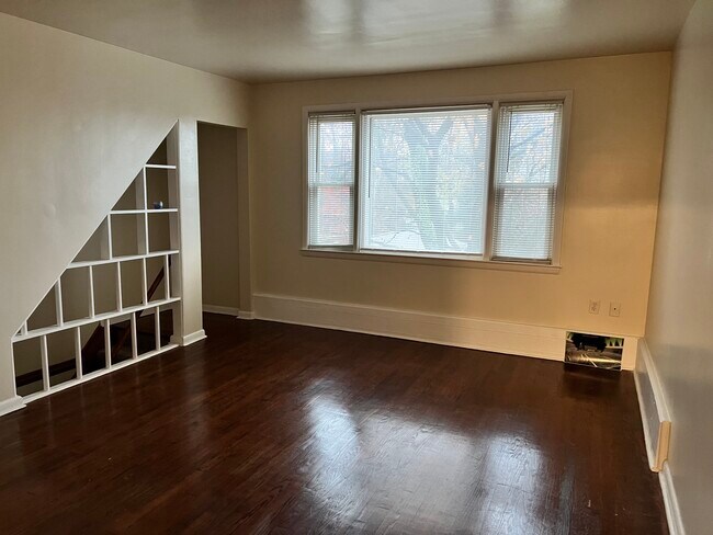 Building Photo - 6413 Ridgeview Ave