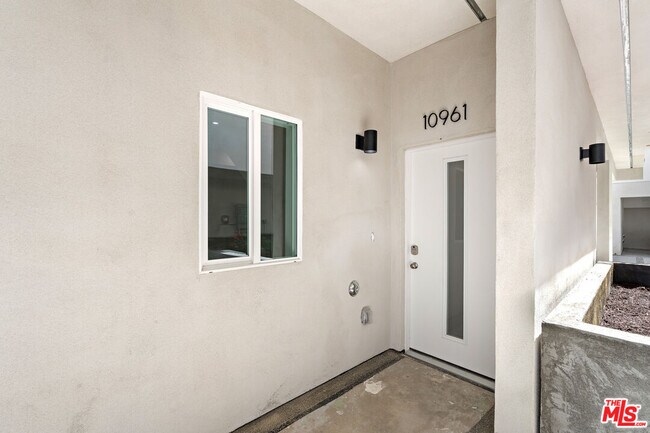 Foto del edificio - 10961 Calvert St