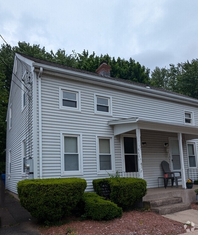 Building Photo - 16 Maple St