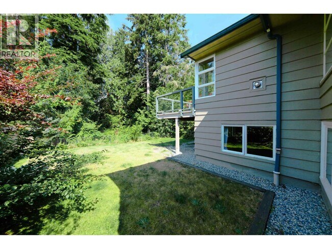 Photo du bâtiment - 3775 Emerald Dr