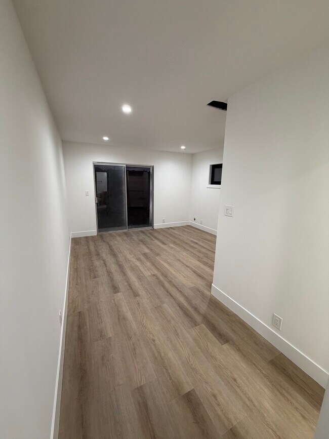 Foto del edificio - 8057 Nardian Way