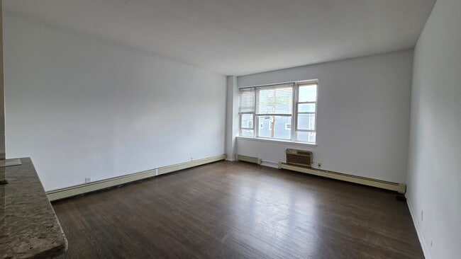 Building Photo - 139 Poplar St