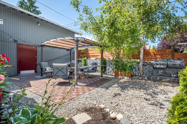 Building Photo - 5702 S 12th St