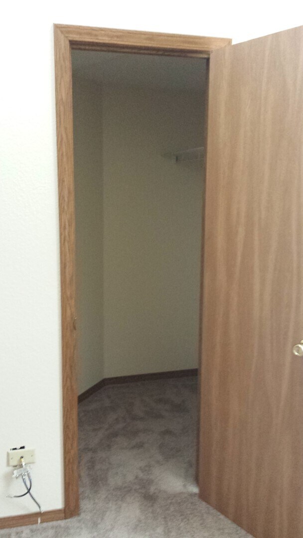 Building Photo - 2 Bedroom / 2 Bath Loft Condo at Fall Cree...