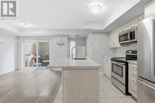 Building Photo - 2315 Sheppard Ave W