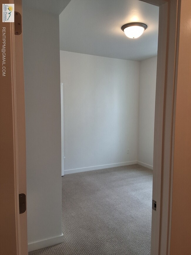 Foto del edificio - 1629 N Mumbarto Ln