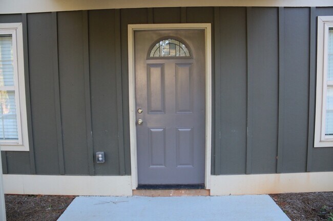 Building Photo - Luxurious Cottage-House Rental in Auburn