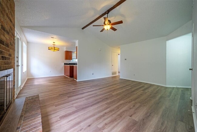 Foto del edificio - 702 Twin Oak Trail