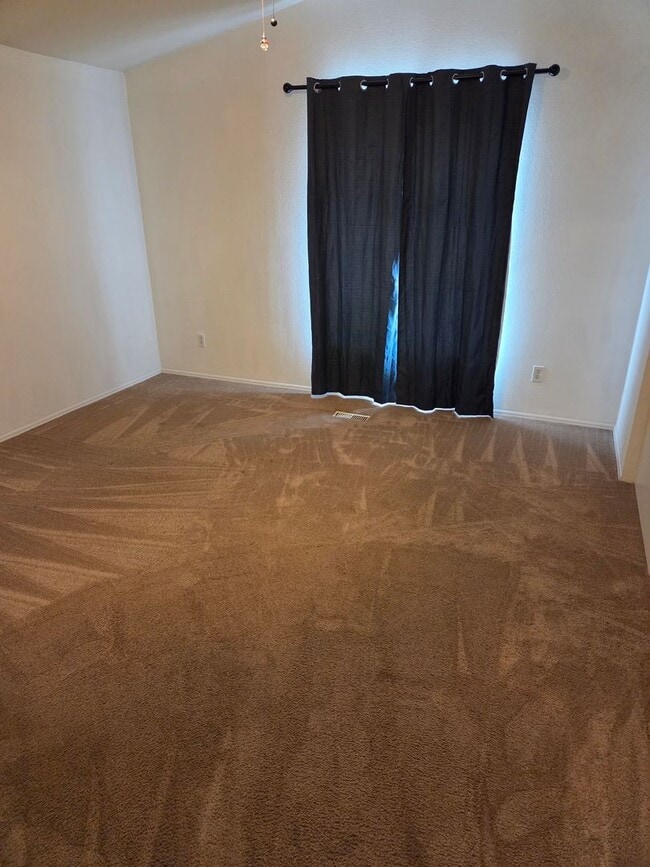 Building Photo - *LEASE PENDING* Beautifully Remodeled Home...