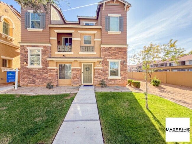 Building Photo - Stunning Gilbert 2/2 Tri-Level Townhouse - Corner Unit with Gourmet Kitchen &amp; Mountain Views!