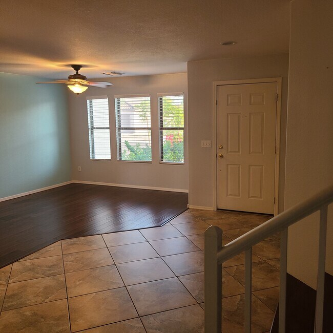 entry way - 10646 E Balmoral Ave