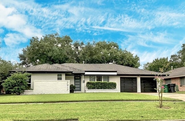 Building Photo - 7917 Ridgeview Dr