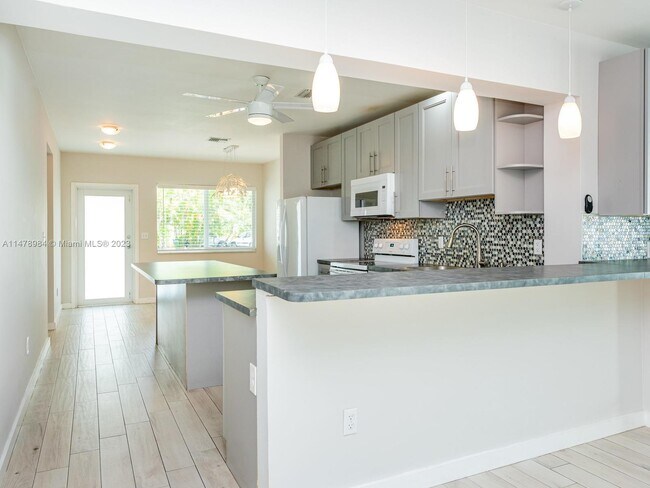 Foto del edificio - 842 NE 121st St