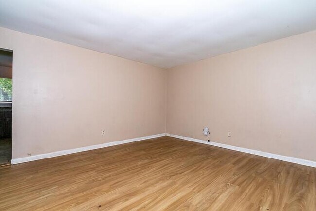 Building Photo - 10062 Bon Oak Dr