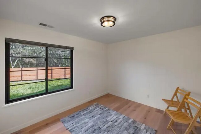 Foto del edificio - 1184 Josselyn Canyon Rd