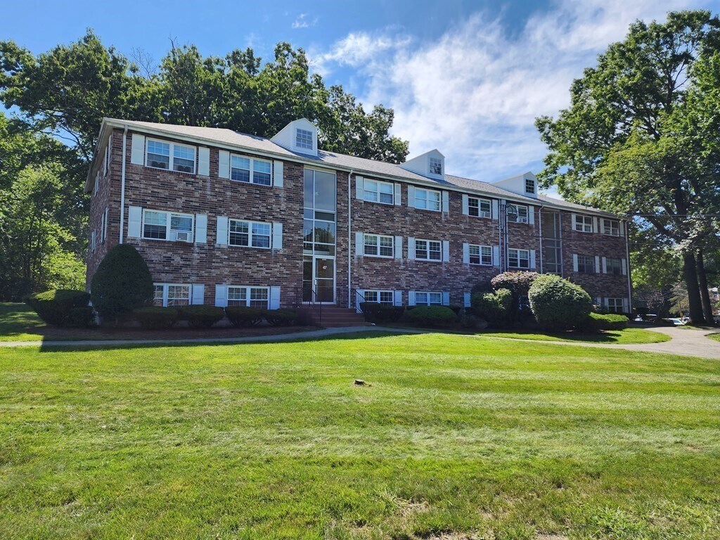 47 Edgelawn Ave Unit 7, North Andover, MA 01845 Condo for Rent in