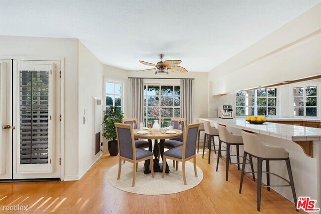 Foto del edificio - 3 br, 3 bath House - 4772 Canterbury St
