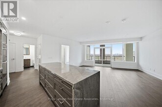 Building Photo - 259 The Kingsway