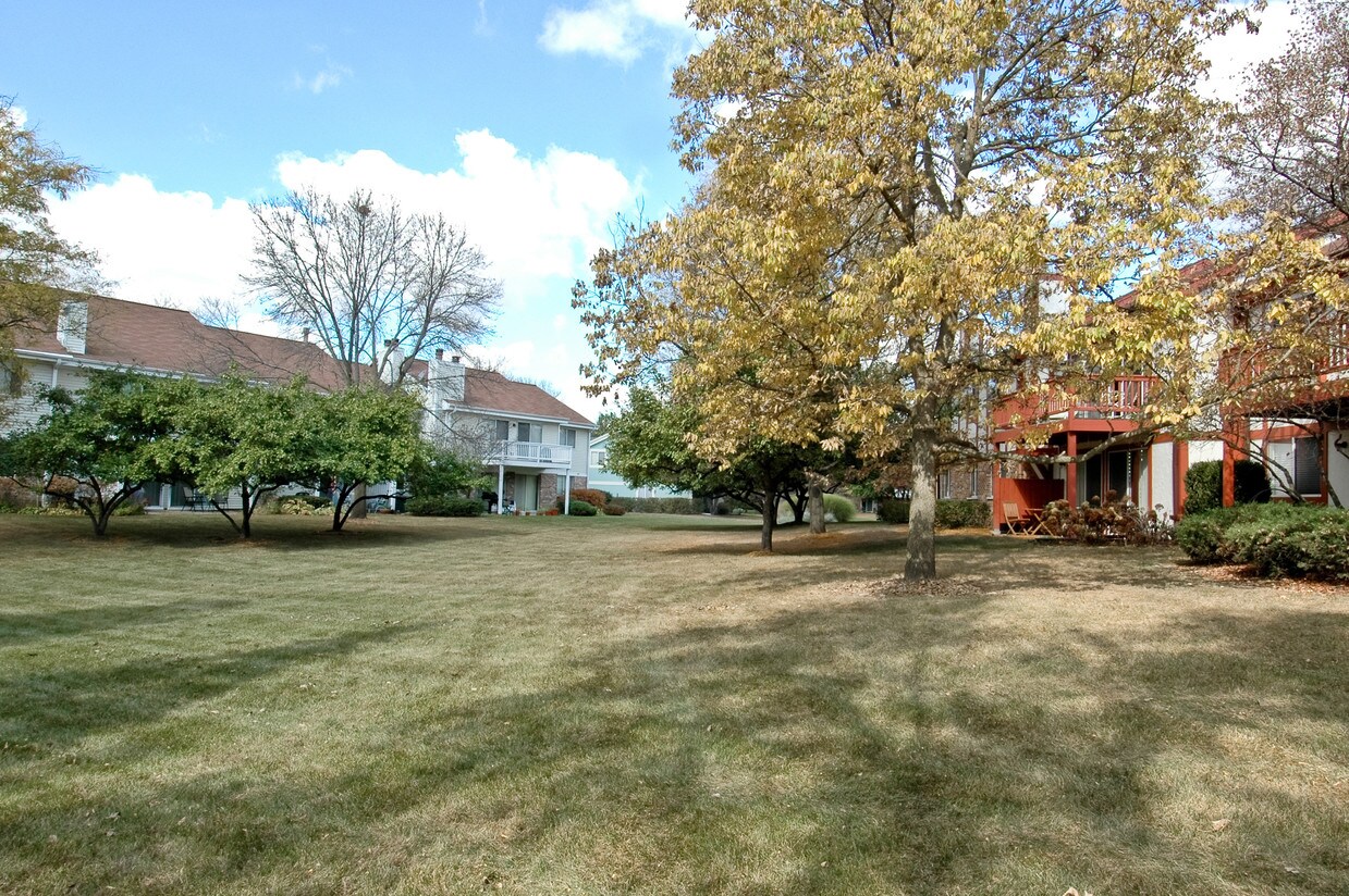 1590 Burr Oak Ct, Wheaton, IL 60189 Condo for Rent in Wheaton, IL