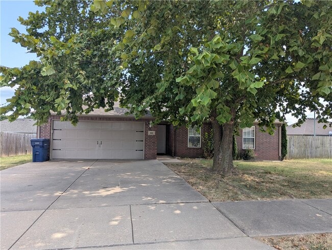 Building Photo - 802 Ash Ct