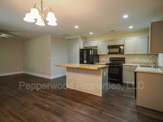 Foto del edificio - 42 Creekside Ln