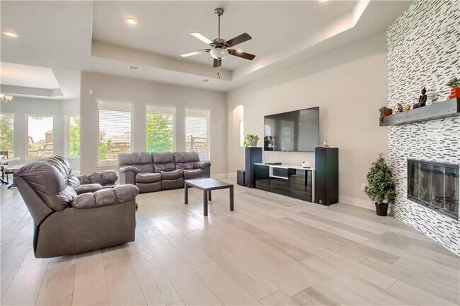 Building Photo - 205 Lady Bird Ln