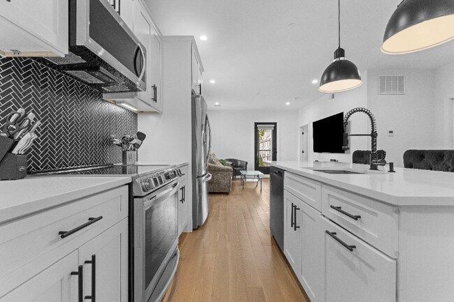 Building Photo - 68 Armandine St