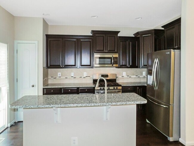 Building Photo - Lovely Brick 3 Level End Unit Townhouse wi...