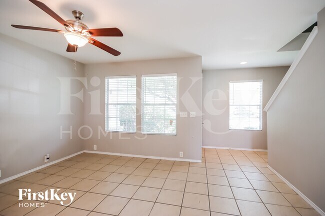 Foto del edificio - 923 Grand Plains Dr