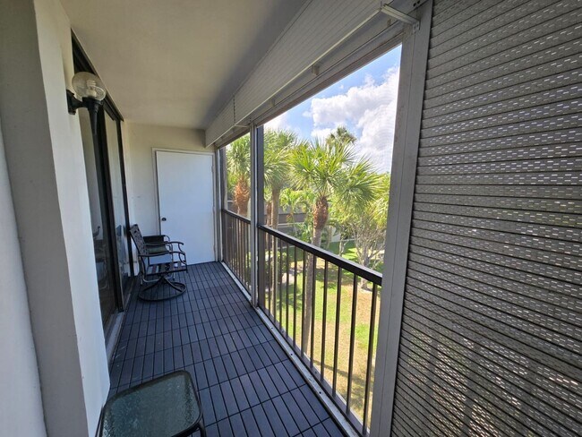 Building Photo - Prime Delray Location – Updated 2BR/2BA Co...