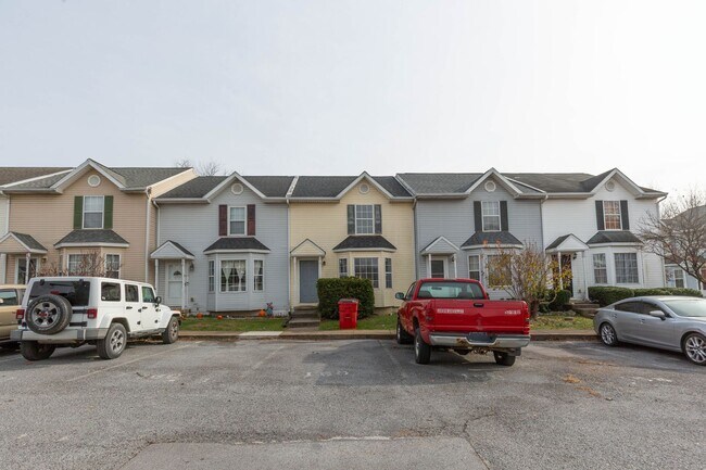 Foto del edificio - 3 Bed, 2.5 Bath, Townhome in Inwood, WV