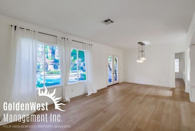 Building Photo - Stunning 4Bdm 3Ba Home W/ Pool in the Hear...