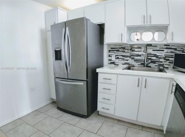 Building Photo - 1228 West Ave